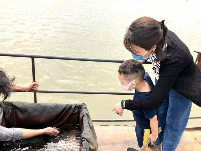 Hotmom Ly Kute khoe anh cung be Khoai Tay lam dieu y nghia-Hinh-2