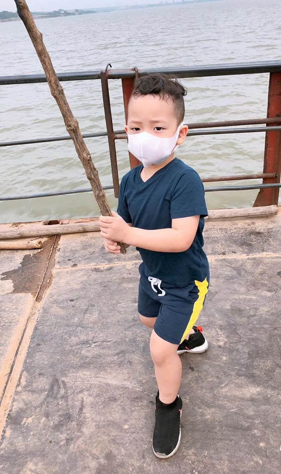 Hotmom Ly Kute khoe anh cung be Khoai Tay lam dieu y nghia-Hinh-4