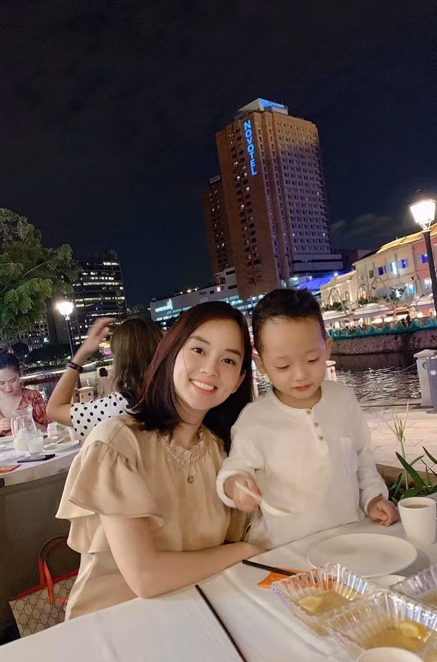 Hotmom Ly Kute khoe anh cung be Khoai Tay lam dieu y nghia-Hinh-8