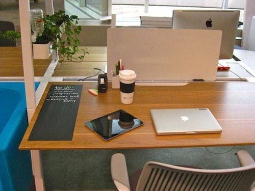 Những mẹo phong thủy bàn làm việc giúp gia chủ tiền bạc vào ầm ầm Nhung meo phong thuy ban lam viec giup gia chu tien bac vao am am