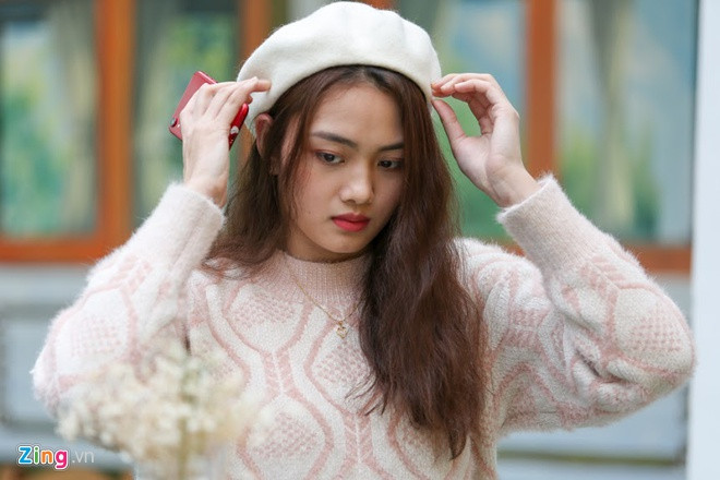 Thu Hoài là một trong những gương mặt trẻ nhận được nhiều sự chú ý của người hâm mộ bởi gương mặt xinh đẹp. Cô từng nhận danh hiệu "Hoa khôi áo dài" tại một giải quốc tế năm 2016. Ảnh: Thế Anh.