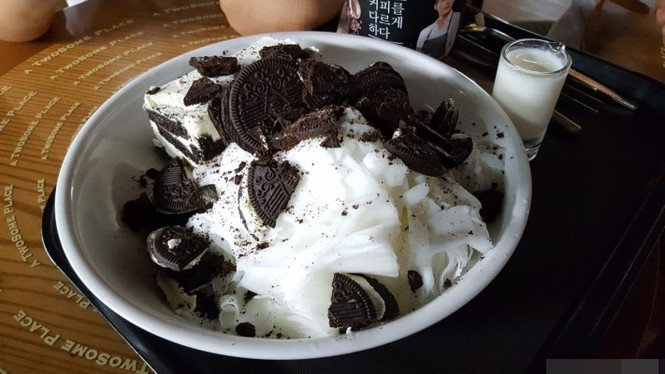 “Ke ngoi” Dalgona Coffee, mon banh dang “can quet” mang xa hoi-Hinh-2