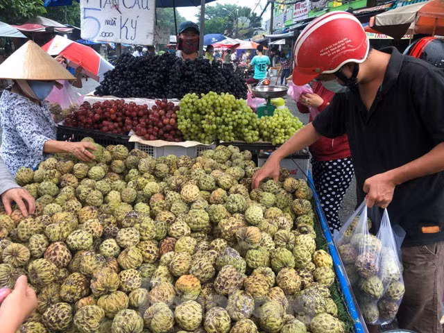 Trai cay mua he gia re nhu cho van e-Hinh-2