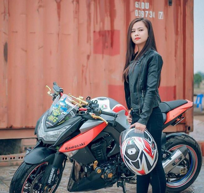 Chia sẻ về đam mê của mình, Hồng Thủy nói: "Con gái thời nay lái xe phân khối lớn cũng không có gì bất ngờ. Đó đơn giản chỉ là sở thích và không phải chuyện xấu nên mình không thấy ngại ngùng gì cả".