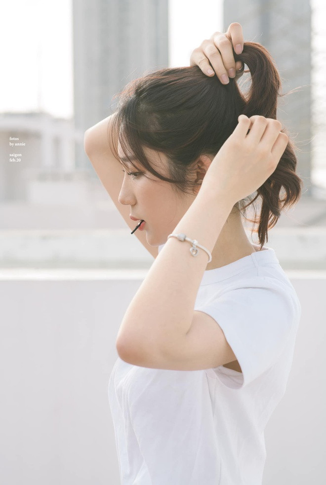 Nhiều người cho rằng vẻ ngoài của 9X khá giống với hot girl Hàn Quốc. Hiện trang cá nhân của Mina có hơn 258.000 người theo dõi. Mỗi bài đăng của cô đều nhận được hàng chục nghìn lượt thích và nhiều bình luận khen ngợi nhan sắc.