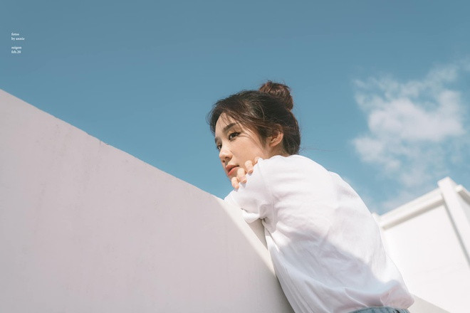 Mina đam mê âm nhạc từ bé và từng tham gia nhiều CLB tại phường, thành phố. Cô cũng thường cover các hit mới và đăng tải lên mạng. Chia sẻ với Zing.vn, cô cho biết người thân từng không vui khi cô theo đuổi công việc trong ngành quân đội. "Với quyết tâm thực hiện ước mơ nên mình đã tự ý thi vào ĐH Văn hóa Nghệ thuật Quân đội. Cuối cùng gia đình cũng dần hiểu và thông cảm", 9X cho biết.