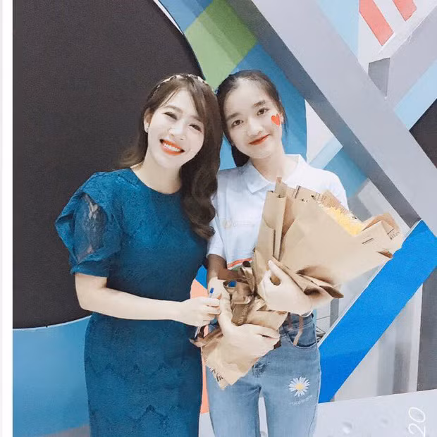 Cap chi em song sinh chiem spotlight tai duong len dinh Olympia-Hinh-4