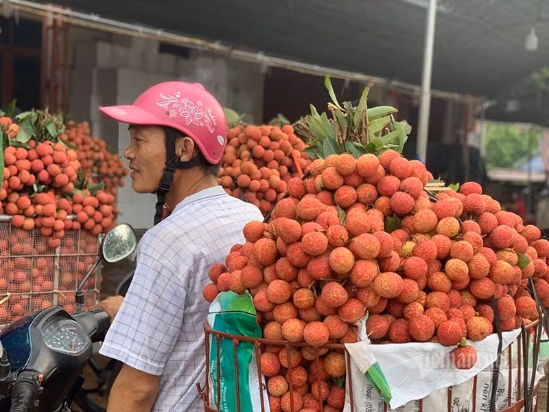 Khu cho dai 20km, 4.000 ty trao tay qua mau giay nho-Hinh-8