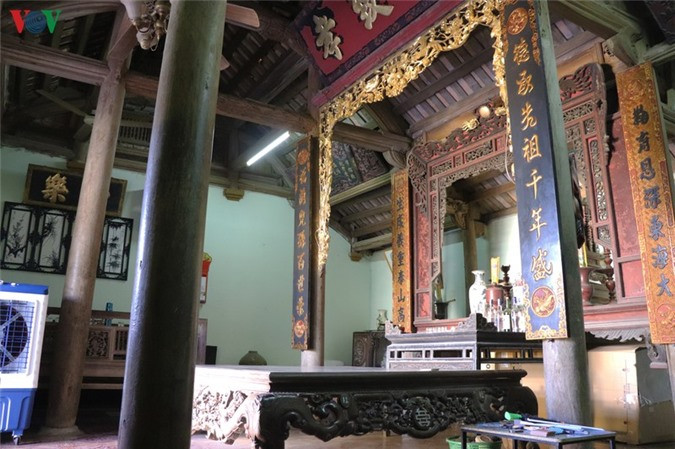 Ngôi nhà cổ gần 200 tuổi chứa bảo vật dát vàng tại Hà Nội ảnh 3 Ngôi nhà cổ gần 200 tuổi chứa bảo vật dát vàng tại Hà Nội ảnh 3