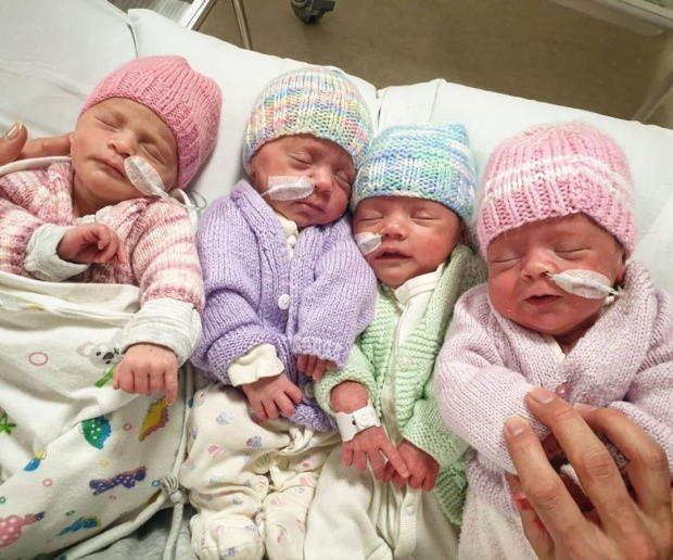 Nhin theo ngon tay cua bac si khi sieu am ba me bat khoc-Hinh-4