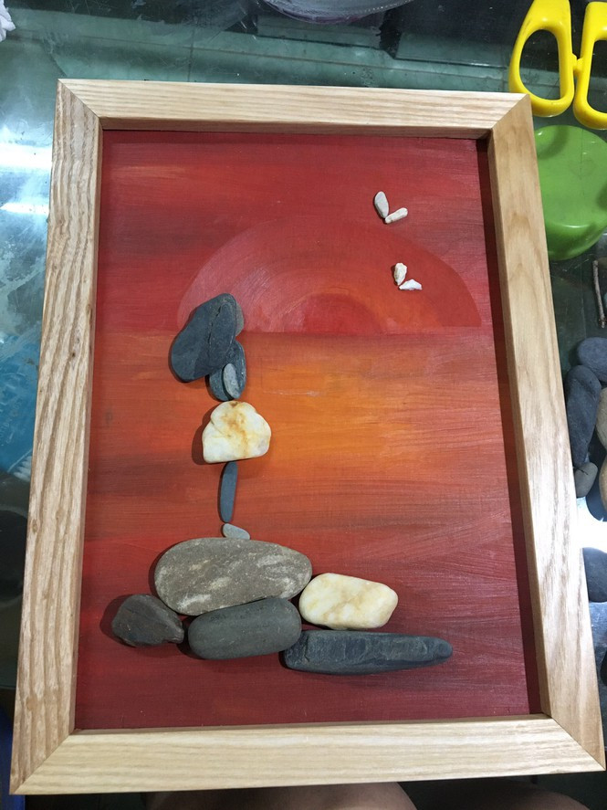 Co gai tre 'thoi hon' vao nhung vien da thanh tac pham nghe thuat-Hinh-3