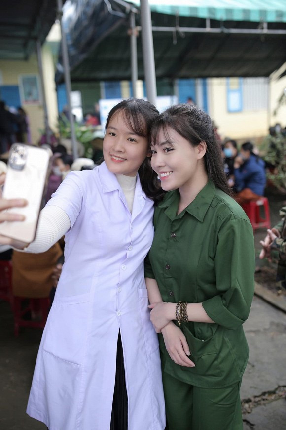 Trong Hung don sinh nhat ben ban be-Hinh-8