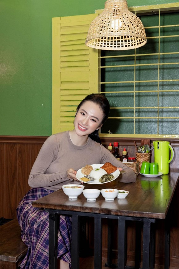 Những năm gần đây, Angela Phương Trinh có cuộc sống bình yên, hướng Phật.