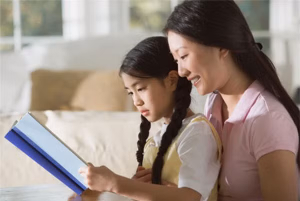 Hành động của bà mẹ khi bắt gặp cảnh nhạy cảm trong phòng con Hanh dong cua ba me khi bat gap canh nhay cam trong phong con