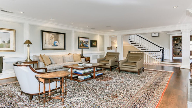 Biệt thự này nằm gần Đại học Georgetown, một trong những đại đọc lâu đời nhất nước Mỹ. Biệt thự có 3 phòng ngủ, 4 phòng tắm, phòng bếp, phòng đọc sách và sân vườn. Ảnh: Courtesy Ryan Corey.