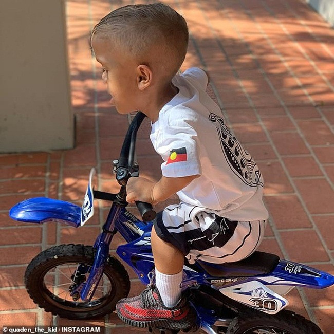 Sau khi câu chuyện của của cậu bé được chia sẻ, em và gia đình đã nhận được số tiền ủng hộ là 723.000 USD (~16 tỷ đồng) với mong muốn cả gia đình có một chuyến du lịch nước ngoài. Tuy nhiên, cậu bé dành số tiền này để ủng hộ từ thiện.