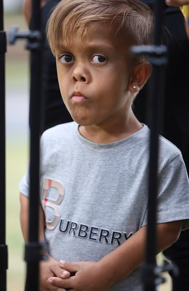 Nhưng hiện tại, có vẻ như Quaden rất vui vẻ khi quảng cáo miễn phí cho các công ty và dường như không sử dụng tài khoản mạng xã hội của mình để kiếm lợi nhuận.