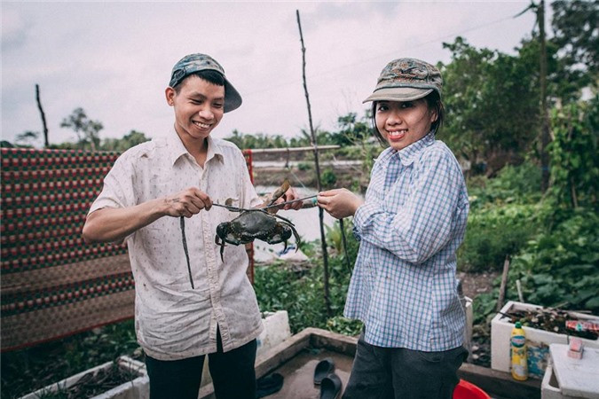 Cặp đôi đi dép tổ ong, mặc áo "cái bang" chụp ảnh cưới "bá đạo" - Hình 10 Cap doi di dep to ong, mac ao