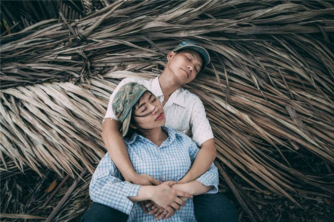 Cặp đôi đi dép tổ ong, mặc áo "cái bang" chụp ảnh cưới "bá đạo" - Hình 11 Cap doi di dep to ong, mac ao