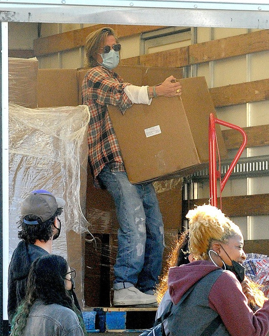 Brad Pitt su dung khoi tai san 300 trieu USD the nao?-Hinh-3