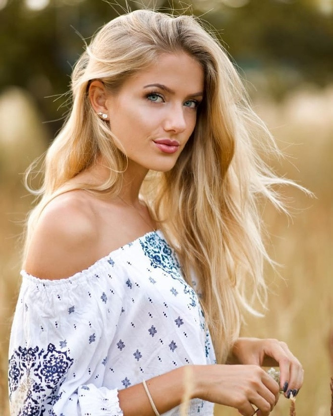 Sở hữu nhan sắc cuốn hút không thua kém người mẫu, diễn viên, Alica từng về nhất tại cuộc bình chọn "Nữ VĐV quyến rũ nhất thế giới" năm 2017 do website Busted Coverage tổ chức. Nhiều dân mạng nhận xét mái tóc dài quyến rũ, ánh mắt biết nói và làn da bánh mật khỏe khoắn của 9X là vũ khí "đốn tim" người đối diện.