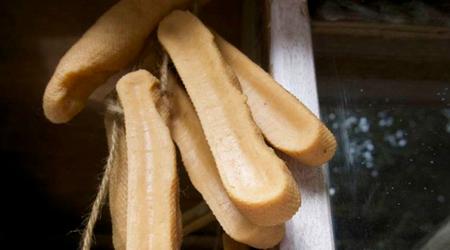 Trông như que củi, cắn muốn gãy răng thành đặc sản được lùng mua - Hình 2 Trong nhu que cui, can muon gay rang thanh dac san duoc lung mua-Hinh-2