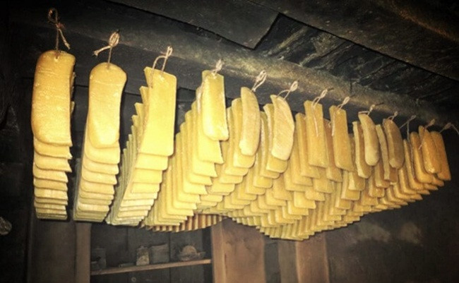 Trông như que củi, cắn muốn gãy răng thành đặc sản được lùng mua Trong nhu que cui, can muon gay rang thanh dac san duoc lung mua