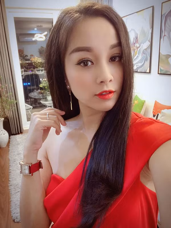 Kin dao khi len song, ngoai doi Vang Anh gu thoi trang trai nguoc-Hinh-4