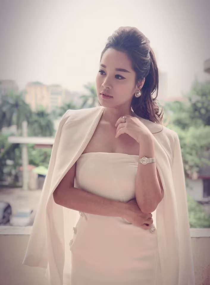 Kin dao khi len song, ngoai doi Vang Anh gu thoi trang trai nguoc-Hinh-9