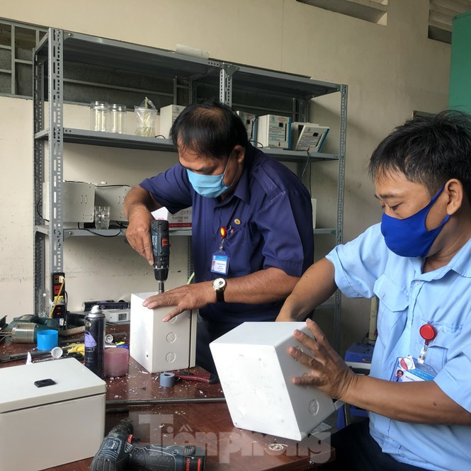 ##s###Máy cũng rất tiện lợi, dễ sử dụng và được người dân đón nhận. Rửa tay là một trong những biện pháp phòng bệnh cơ bản được khuyến cáo mùa Covid-19.