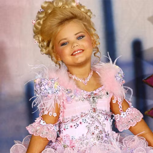 Nhan sac hoa hau nhi nuoc My bi 