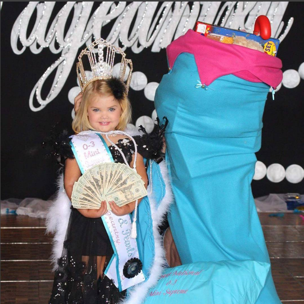 Nhan sắc hoa hậu nhí nước Mỹ bị "chín ép" một thời giờ ra sao? Nhan sac hoa hau nhi nuoc My bi