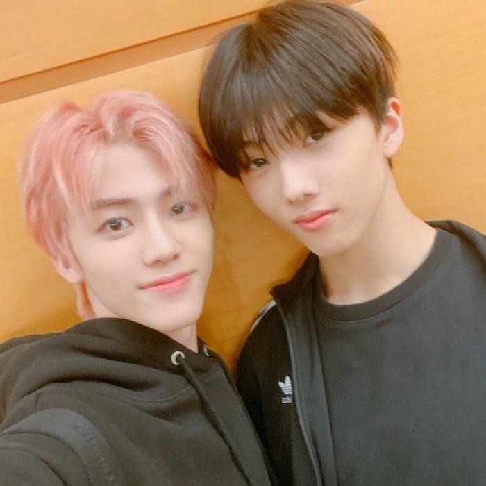 Trong một chủ đề khác về Ulike được đăng trên TheQoo, nhiều thành viên của diễn đàn này cũng cho biết họ sẽ không sử dụng Ulike vì một số điều khoản sử dụng ứng dụng. Ngoài Ulike, một ứng dụng chỉnh ảnh khác cũng bị fan Hàn không thích đó là Soda. Để minh chứng rằng các idol vốn đã đủ đẹp khi không dùng ứng dụng Ulike, netizen Hàn đã cùng chia sẻ những bức ảnh của idol khi được chụp bằng camera thường.