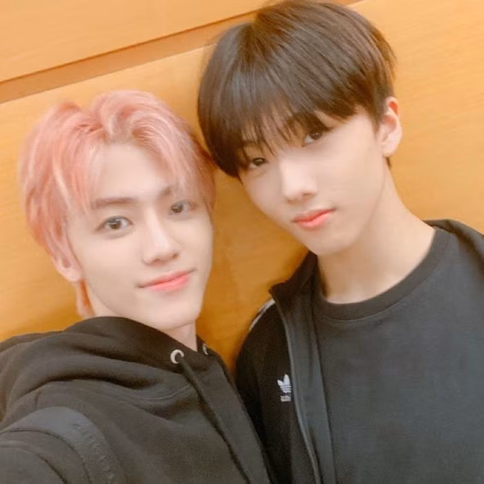 Trong một chủ đề khác về Ulike được đăng trên TheQoo, nhiều thành viên của diễn đàn này cũng cho biết họ sẽ không sử dụng Ulike vì một số điều khoản sử dụng ứng dụng. Ngoài Ulike, một ứng dụng chỉnh ảnh khác cũng bị fan Hàn không thích đó là Soda. Để minh chứng rằng các idol vốn đã đủ đẹp khi không dùng ứng dụng Ulike, netizen Hàn đã cùng chia sẻ những bức ảnh của idol khi được chụp bằng camera thường.