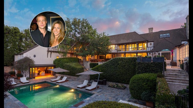 Bất động sản rộng có tổng diện tích 1.115 m2 được thiết kế theo phong cách cổ điển Pháp với 4 phòng ngủ, phòng khách cỡ lớn và không gian ngoài trời rộng rãi. Ảnh: Mansion Global.