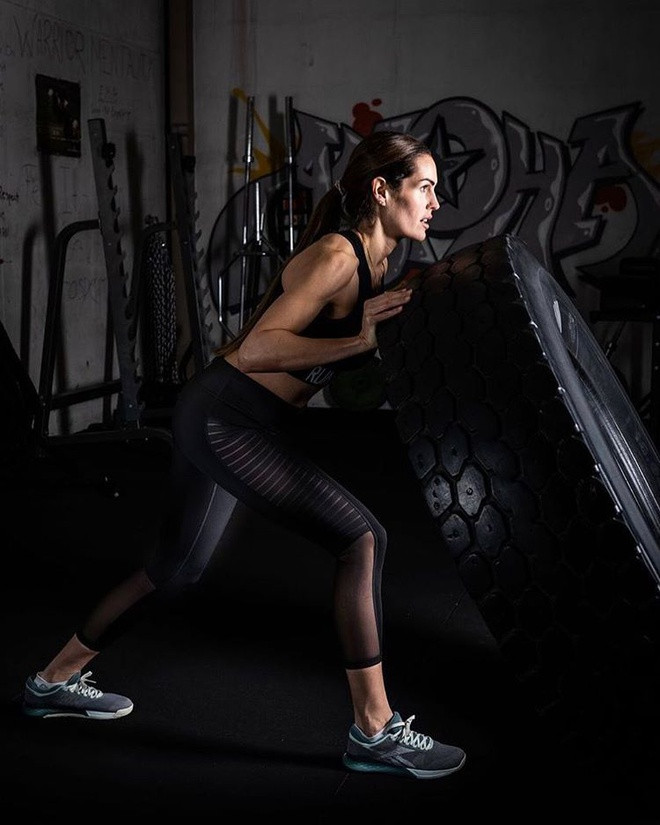 Bên cạnh nghề nghiệp chính, Gunn Narten còn là huấn luyện viên thể hình. Thông qua những bài đăng chia sẻ về phương pháp tập luyện, cô hy vọng truyền cảm hứng để mọi người bắt đầu việc thay đổi bản thân.