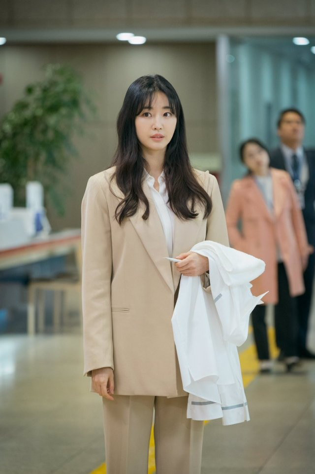 Hoa hau goi cam hang dau Han Quoc tuoi 42 van doc than quyen ru-Hinh-4