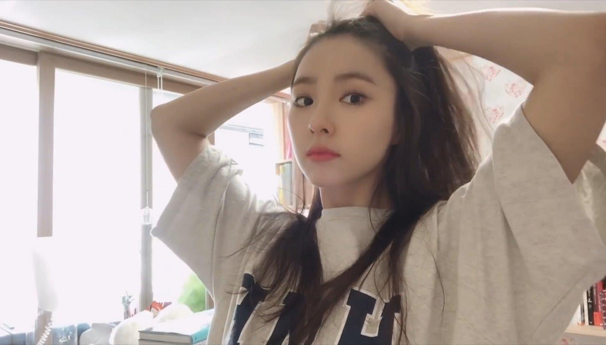 My nhan 9X Shin Se Kyung bong gay sot khi lam YouTuber-Hinh-3