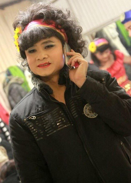 ##s###Trước đó, cũng không ít lần Tự Long khiến khán giả bất ngờ khi giả gái.