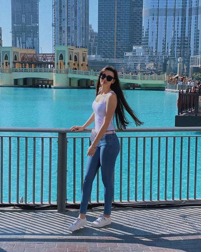 Thien than bong chuyen Sabina Altynbekova lan san dien anh?-Hinh-5