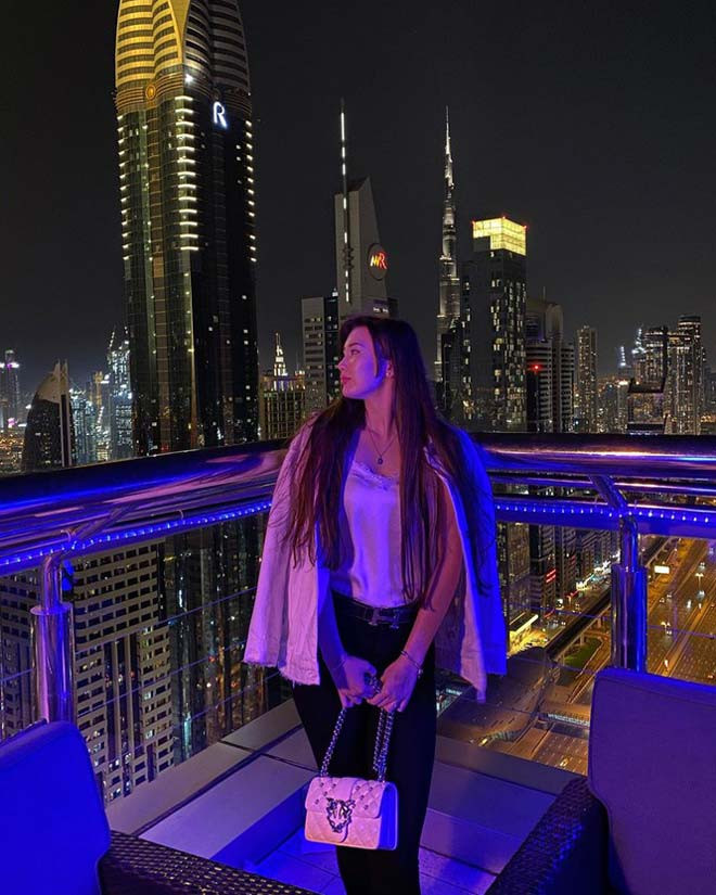 Thien than bong chuyen Sabina Altynbekova lan san dien anh?-Hinh-7