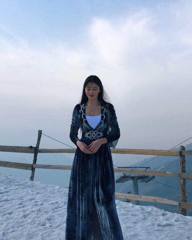 Thien than bong chuyen Sabina Altynbekova lan san dien anh?-Hinh-6