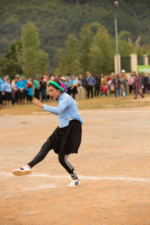 im Duyên chẳng kém cạnh