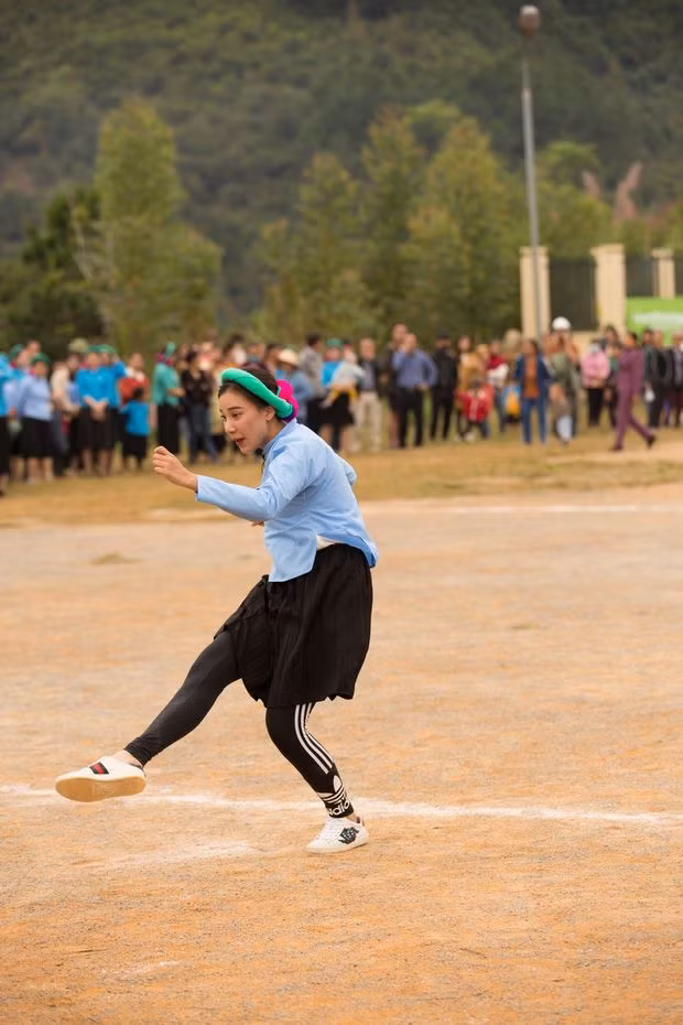 Kim Duyên chẳng kém cạnh