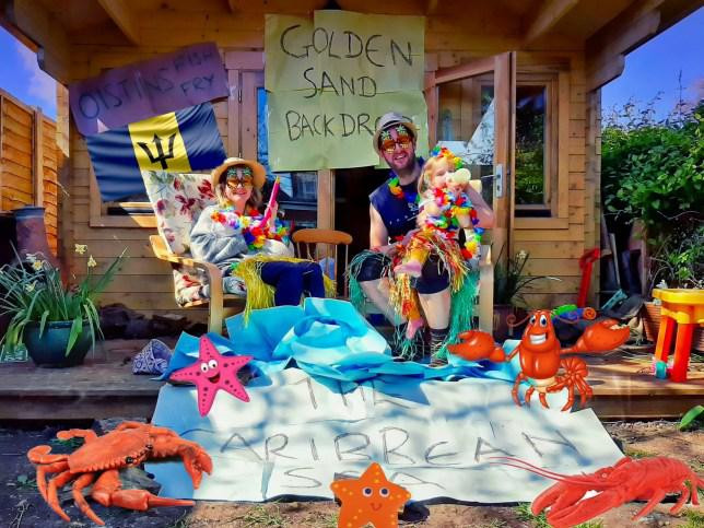 Ong bo dua con di check-in 25 quoc gia... ma khong phai ra khoi nha