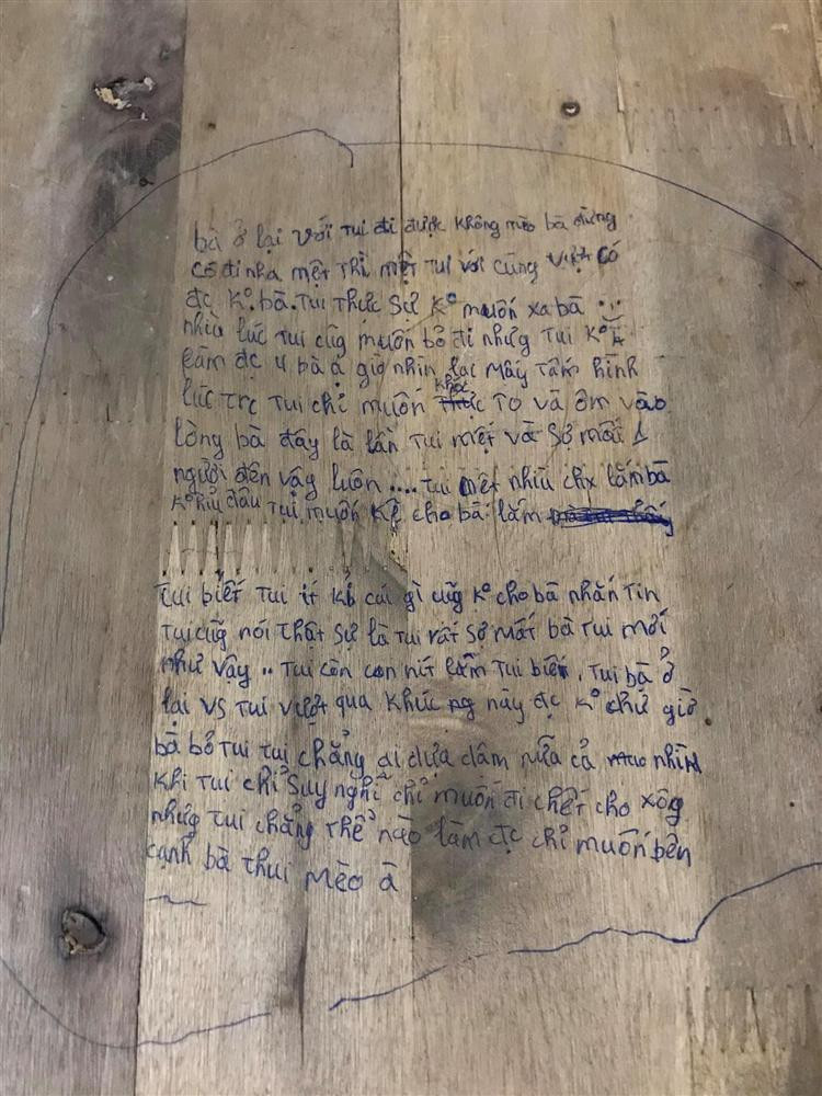 Thanh nien het hon vi loi yeu duong sen sua viet tren tuong-Hinh-2