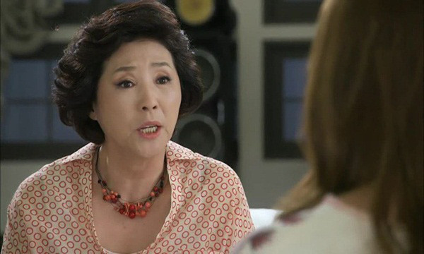 Mẹ chồng chưa gì đã dặn: Vàng cưới cứ để mẹ cầm, nhỡ có ai lấy Me chong chua gi da dan: Vang cuoi cu de me cam, nho co ai lay