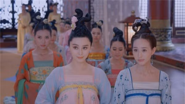 Thi tam toi 9 phi tan moi dem, Hoang de cung phai 