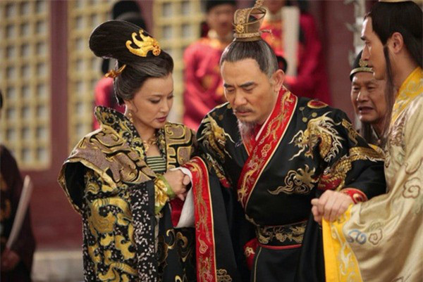 Thị tẩm tới 9 phi tần mỗi đêm, Hoàng đế cũng phải "cáo ốm" - Hình 2 Thi tam toi 9 phi tan moi dem, Hoang de cung phai