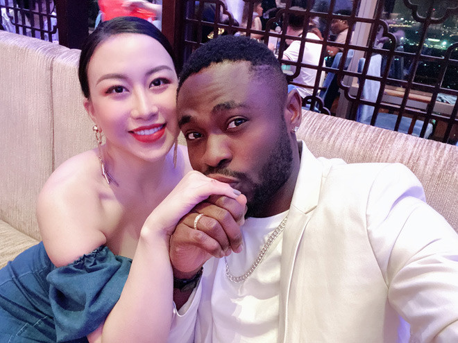 Lay chong chau Phi, tieu thu Ha Noi dep me man khi mac vay cuoi